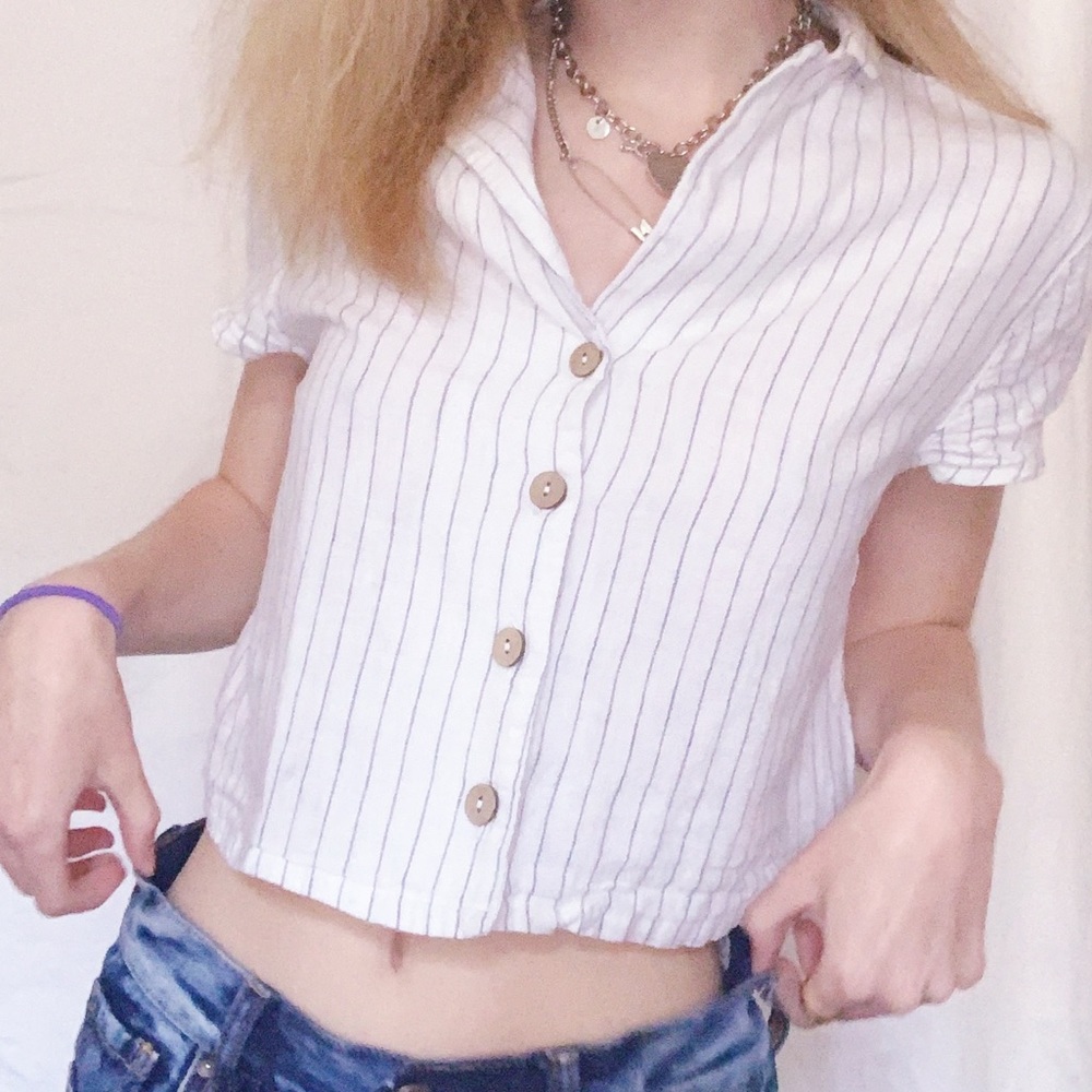 Kaisely white pin-striped button up top